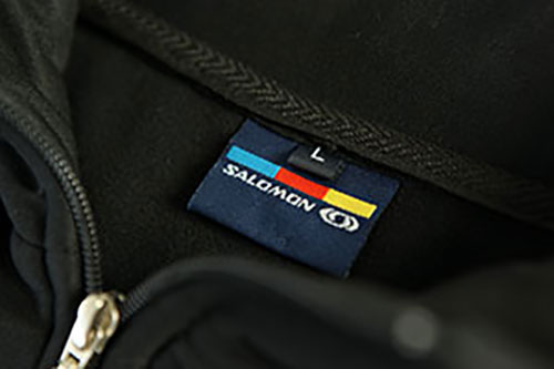 veredelungstechnik_label_salomon_500 Hochwertige Veredelung von Textiletikette bei Propremio.at